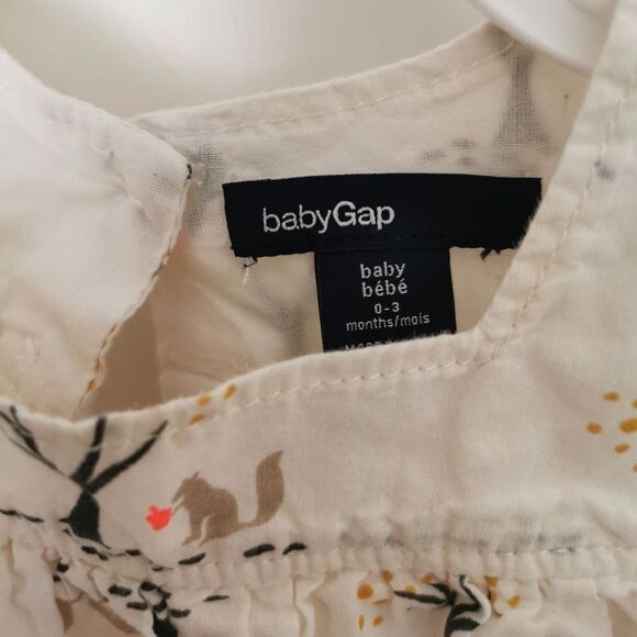 3/$15 Gap baby girl blouse 0-3 m - Picture 3 of 4